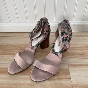Jeffrey Campbell 2.5" heels size 6.5